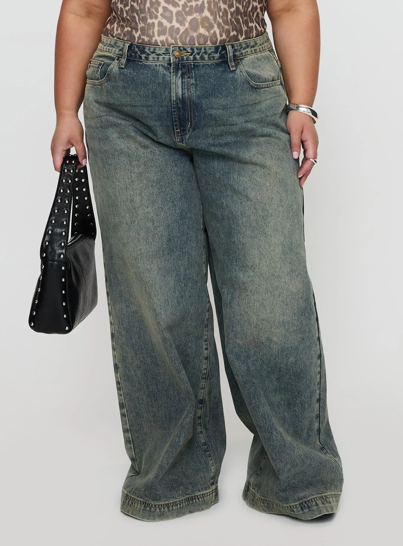 Ribbon Stamp Wide Leg Jean Antique Wash Curve